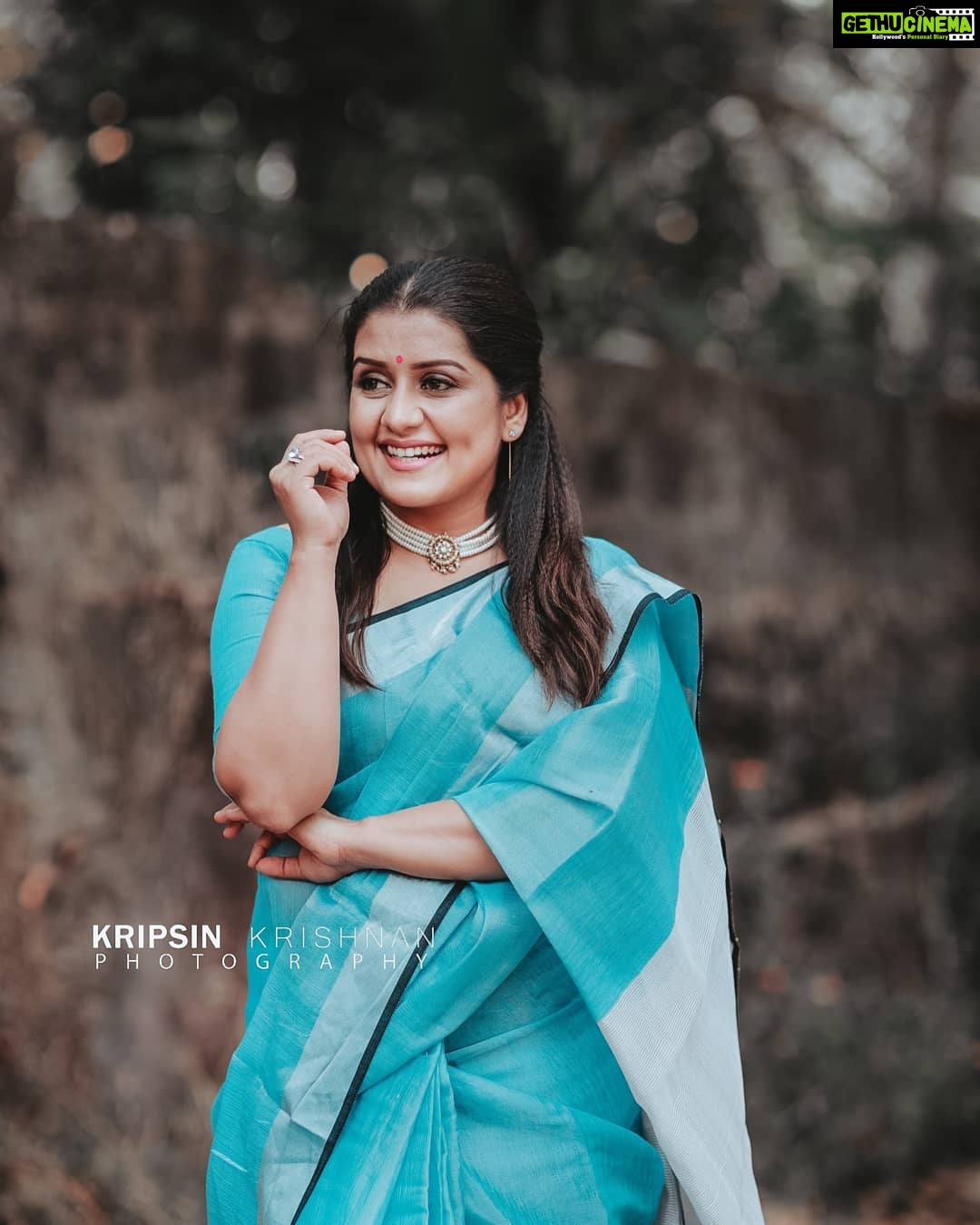 Sarayu Mohan Instagram - Gud eve♥️ @i_kripsin_k @sooraj_surendra @owhn_store Chottanikkara, India