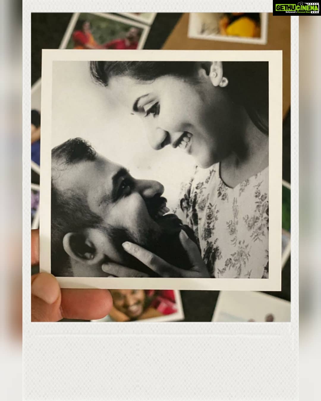 Sarayu Mohan Instagram - ഓരോ ചിത്രവും അത്രമേൽ പ്രിയപ്പെട്ടതാണ് ♥️പ്രണയത്തിന്റെ, സൗഹൃദത്തിന്റെ,യാത്രകളുടെ, പരിഭവങ്ങളുടെ,പൊട്ടിച്ചിരികളുടെ ഒക്കെ വിലപ്പെട്ട നിമിഷങ്ങളുടെ ഓർമ്മചിത്രങ്ങൾ.... പ്രണയദിനത്തിൽ നെഞ്ചോട് ചേർക്കാൻ ഇവ സമ്മാനിച്ച @thesquareprints നിറയേ സ്നേഹം ♥️ Thank u for this lovely gift