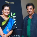 Sarayu Mohan Instagram – ഒരു കൊച്ചു സന്തോഷം!
സ്കൂൾ സമയത്ത് ഒന്ന് രണ്ട് പ്രോഗ്രാമുകൾ ചെയ്തത് ഒഴിച്ചാൽ, ലൈവ്, സ്റ്റേജ് അവതരണം ഒരു ബന്ധവുമില്ലാത്ത മേഖലയായിരുന്നു…. പക്ഷേ രസകരമായി ഒരു prgm മുഴുവൻ മുന്നോട്ട് കൊണ്ടുപോകുന്നവരെ വലിയ ഇഷ്ടവുമാണ്, ശ്രദ്ധിക്കാറുമുണ്ട്…
2 ദിവസം മുന്നേ ലളിതമായ ഒരു ചടങ്ങിൽ, അപ്രതീക്ഷിതമായി അവതാരക ആയി… @rootsvideoin launch…
@jayarajfilms നിസംശയം ഏല്പിച്ചതിനും കൂടെ നിന്നതിനും തിരുത്തിയതിനും നന്ദി ♥️
@manju.anil._ നിറയേ സ്നേഹം ♥️

ആശംസകൾ @rootsvideoin
Clicks @athmi_capture
Makeup @manumohan21
Hair @style_art_by_rinty
Costume @savitha_tony
Thanks to @meeramax_academy Crowne Plaza Kochi