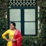 Sarayu Mohan Instagram – മഞ്ഞ പെയ്ത വഴിയിൽ, മടങ്ങാൻ മറന്ന് ഞാൻ💛

Click @vibinraveendhran
Costume @naksha._.online Fortkochi