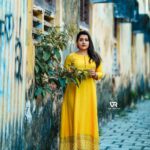 Sarayu Mohan Instagram – മഞ്ഞ പെയ്ത വഴിയിൽ, മടങ്ങാൻ മറന്ന് ഞാൻ💛

Click @vibinraveendhran
Costume @naksha._.online Fortkochi