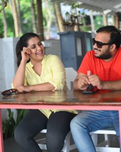 Sarayu Mohan Instagram - We paused all worries♥️
It was a much needed break, especially for @sanalvaassudev
I compelled him like anything for this trip... And end of the day, i could see him more relaxed and much more ready for next phase 😍..
Thank u so much @cliffstories for all the love and great hospitality... Those great ambience,good food, beautiful,silent evenings and sunset will remain close to our heart forever ♥️clicks @aju_bhuvanendran