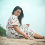 Sarayu Mohan Instagram – She and sea!
It was a combo of perfect holiday, comfort dress and lovely clicks….
Clicks @aju_bhuvanendran
Comfy kaftan from @fabsdesignstory
Special thanks to @cliffstories ♥️ Cliff Stories