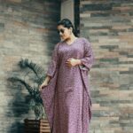 Sarayu Mohan Instagram – Comfort is cafe fashion!
@cafefashion_by_remya_nair…
Long kaftan and shades!
Ready man😉

Shot by @_story_telle__r ♥️ Heera Waters