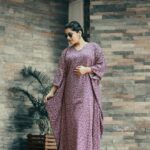 Sarayu Mohan Instagram – Comfort is cafe fashion!
@cafefashion_by_remya_nair…
Long kaftan and shades!
Ready man😉

Shot by @_story_telle__r ♥️ Heera Waters