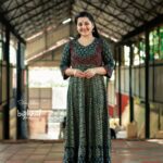 Sarayu Mohan Instagram – Gudmrng!
How about a traditional look and ethinic wear!
@byhand.in u stole my heart ♥️

Clicked by dearest @_story_telle__r ♥️ Chottanikkara, India
