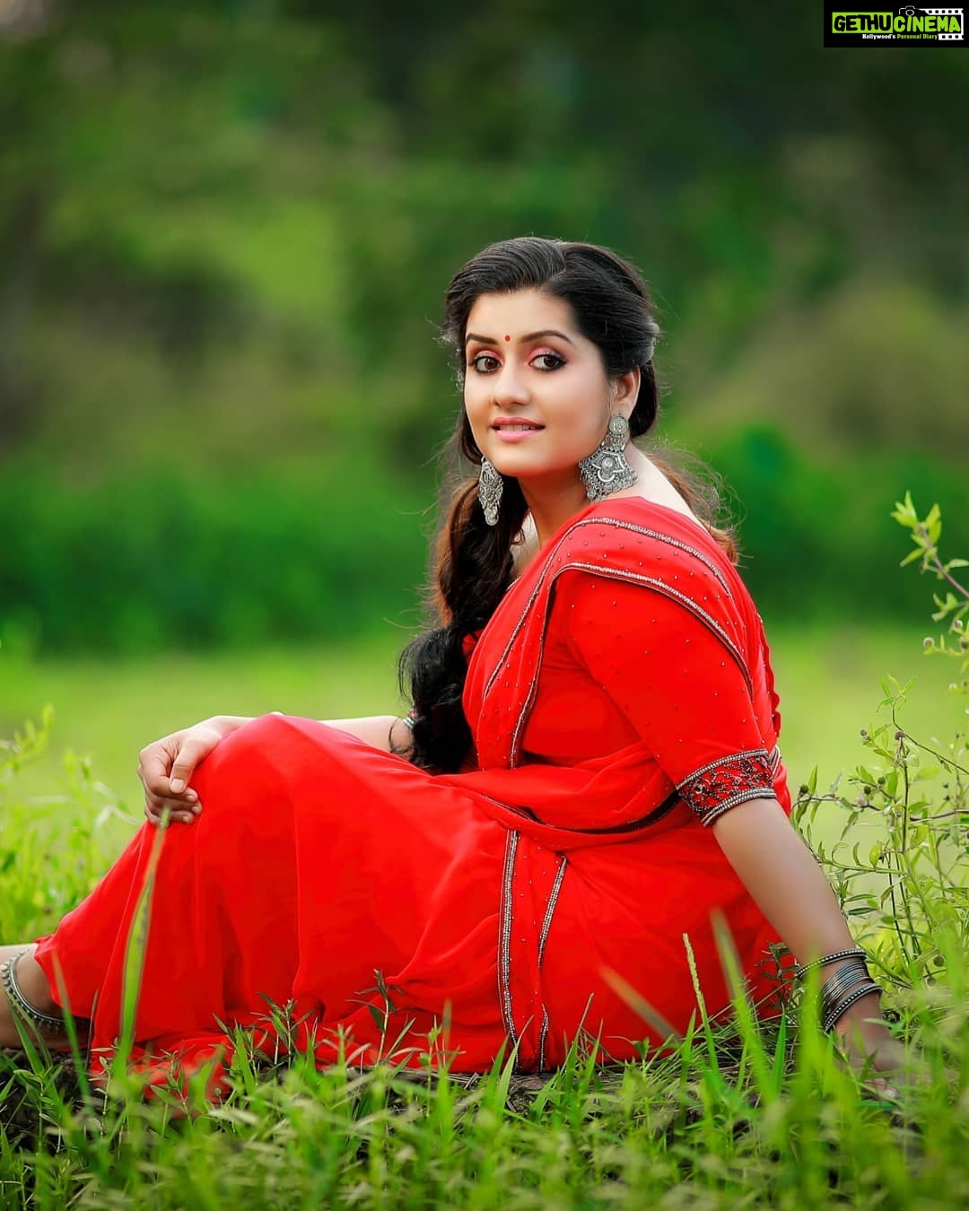 Sarayu Mohan Instagram - ചെമ്പരത്തി 🥰♥️ @jilappi @venidilimon @mehndi_ladies_collections Alleppey