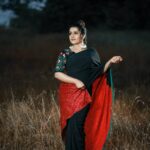 Sarayu Mohan Instagram – Back to saree😍

Costume : @ahdesignlabel
Makeup & hair : @makeover_by_daniya_
Assistant : @__michael__angel__
Pic : @_story_telle__r