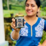 Sarayu Mohan Instagram - കഴിയുന്നത്ര നാച്ചുറൽ സാധനങ്ങളിലേക്ക് മാറുക എന്ന ആഗ്രഹത്തിന് കിട്ടിയ ഏറ്റവും നല്ല പ്രൊഡക്ടുകളിൽ ഒന്ന്... ഉപയോഗിച്ച് ,ഉറപ്പുള്ളത് മാത്രമേ ഞാൻ പരിചയപെടുത്തുകയുള്ളൂട്ടോ... so,try this out ! @allurelixir thank u so much for this cleanser.❤️