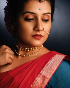 Sarayu Mohan Instagram - വീണ്ടും ചോന്നു!♥️ @vesh_busha @deepak__divakaran @meeramax_makeupartist @meeramax_academy