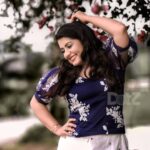 Sarayu Mohan Instagram - That happy girl💙 @signature_by_amal click @chakitha_designs costume @bheeshma_makeup @dotz.productions production Chengannur