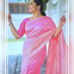 Sarayu Mohan Instagram - Girl in me missed pink and woman in me won't miss any chance to meet her love-saree!♥️ Beautiful saree from @naksha._.online Mua @meeramax_makeupartist @aju_bhuvanendran Thanks to @meeramax_academy Palarivattom