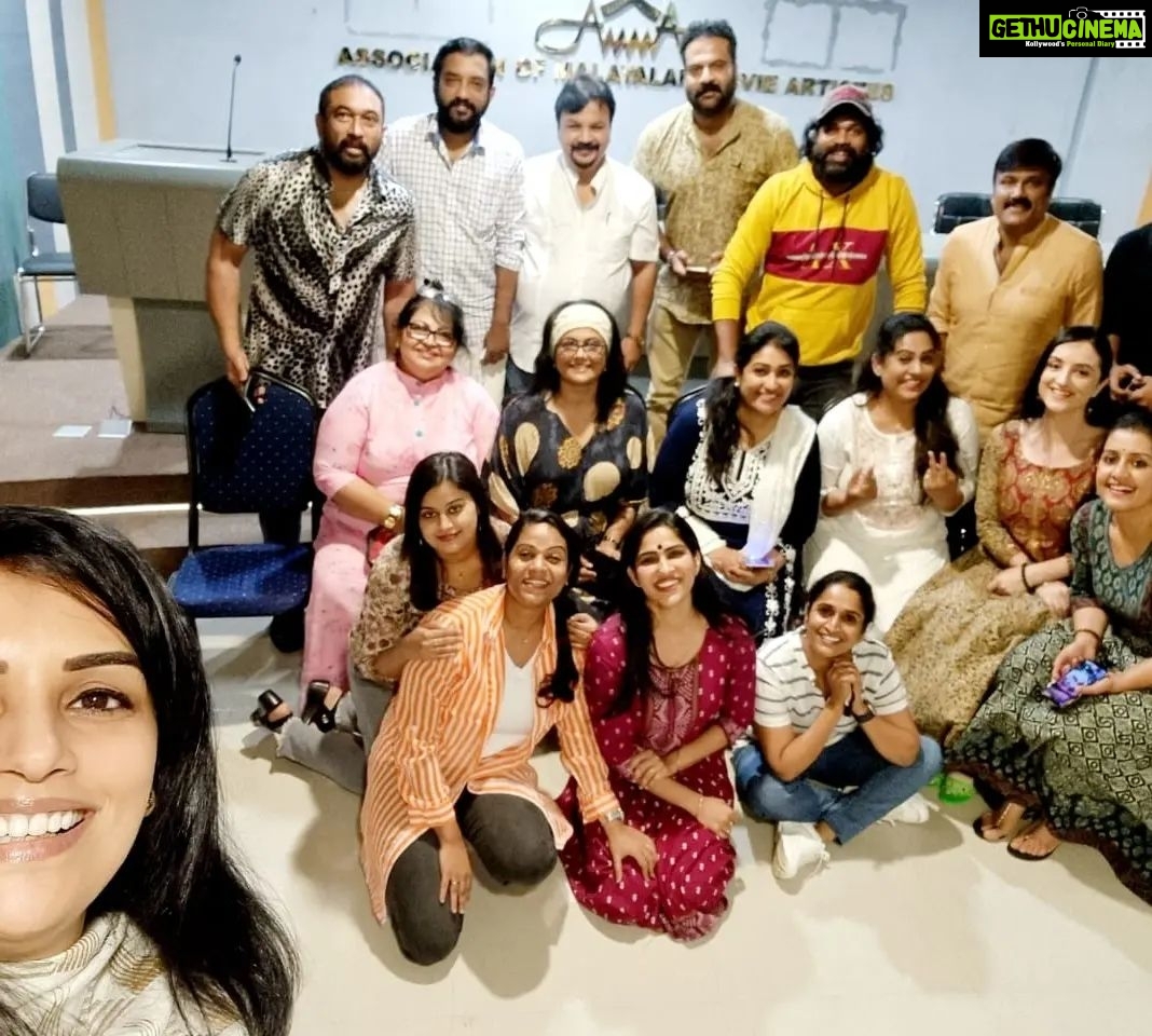 Sarayu Mohan Instagram - Here is Amma's working committee! Glad to be part and i assure my sincere participation.... Action speaks louder than words♥️ @amma.association @mammootty @mohanlal @actor.sidhique @actor_jayasurya @edavelababu @maniyanpillaraju @lal_director @baburajactor @actor_vijaybabu @surabhi_lakshmi @pillai_manju @_tiny_tom_ @kaillash7 @pashanamshajioff @imbeena.antony @lenaasmagazine @sarayu_mohan @parislaxmi @swasikavj @ansiba.hassan @riaa_saira @prajodkalabhavan @thesnyalikhan @ponnammababu @shwetha_menon @lakshmi.sruthi @sureshkrishna_5 @devichandana82 @rachananarayanankutty @sudheerkaramana