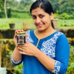 Sarayu Mohan Instagram – കഴിയുന്നത്ര നാച്ചുറൽ സാധനങ്ങളിലേക്ക് മാറുക എന്ന ആഗ്രഹത്തിന് കിട്ടിയ ഏറ്റവും നല്ല പ്രൊഡക്ടുകളിൽ ഒന്ന്…
ഉപയോഗിച്ച് ,ഉറപ്പുള്ളത് മാത്രമേ ഞാൻ പരിചയപെടുത്തുകയുള്ളൂട്ടോ…
so,try this out !
@allurelixir thank u so much for this cleanser.❤️