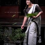 Sarayu Mohan Instagram – ചിങ്ങം പുലരുമ്പോൾ നല്ല നാളെയുടെ പ്രതീക്ഷകൾ കൂടെ വിരിയുകയാണ്…
നന്മകളും നല്ല കാഴ്ചകളും നിറയട്ടെ നാടൊട്ടുക്ക്… 
പുതുവത്സരാശംസകൾ ♥️

MUA, Stylist :@abilashchicku thank u so much dear
Costume:@thebrandstorebyfebitha
, @ruuhbythebrandstore @krishphotography_cherpulassery, Thank u dear for these snapz
@appukrishphotography
Thank u @sreepriya_prakash Cherpulassery