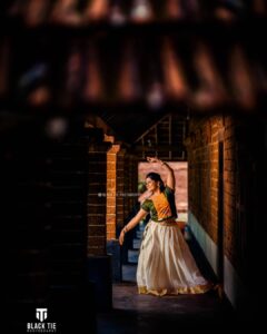 Sarayu Mohan Instagram - ആടാൻ മറന്ന ഞാനും താളം മറക്കാത്ത ചിലങ്കകളും♥️
Costume#Ash creations 
@blacktie_photography styling:@ashcreationz 

MUA:@shreedevremosh 
Thanks to dear most @savitha_tony