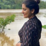 Sarayu Mohan Instagram - പുഴ നിറയും കാലം ♥️ Muriyankanni Puzha