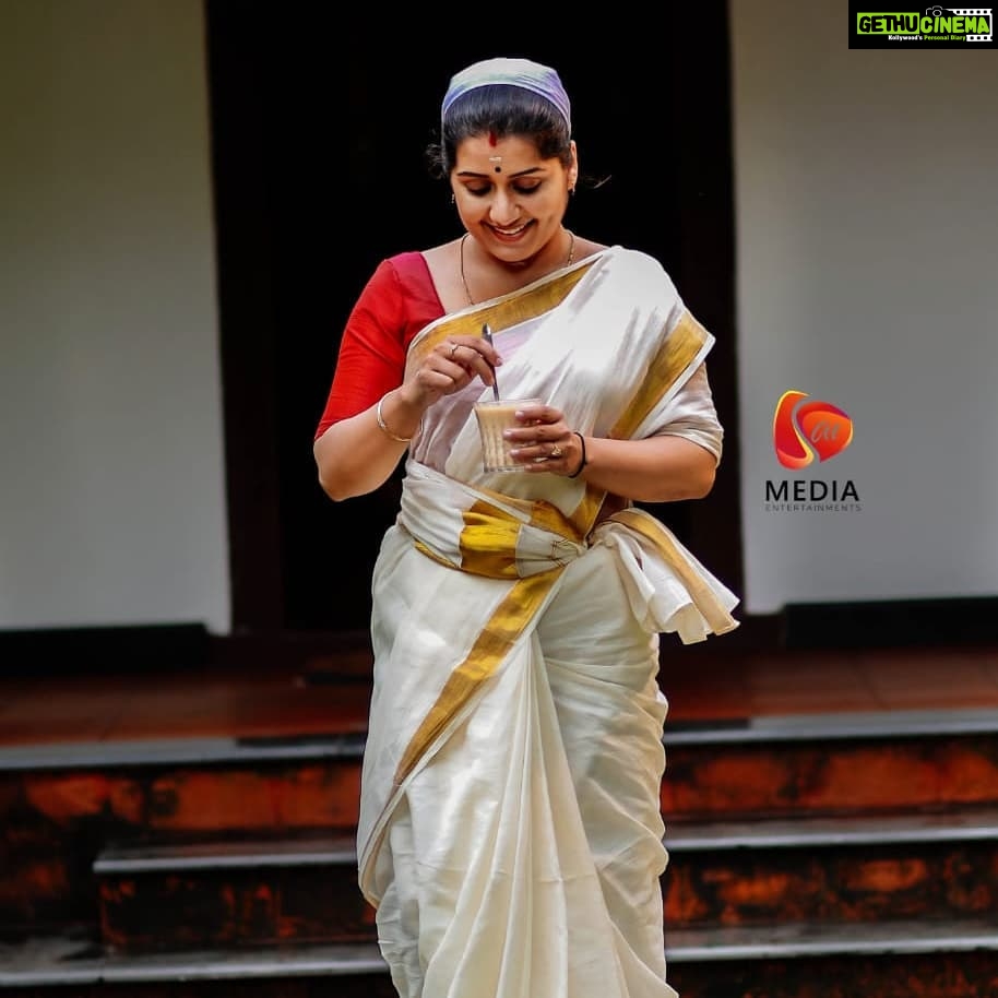 Sarayu Mohan Instagram - Gudmrng.... 📷@anil_playmedia, Ad film direction :@i_sai_vishnu