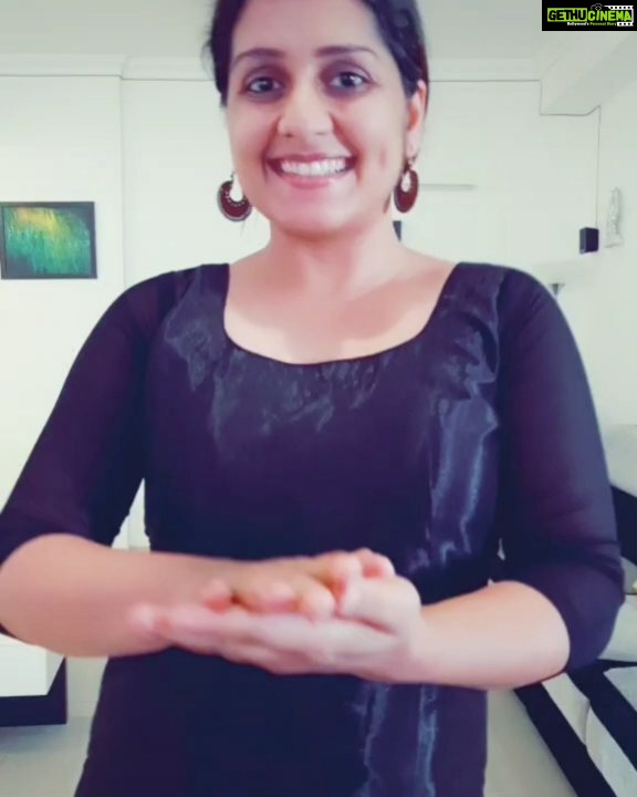 Sarayu Mohan Instagram - When u suddenly remember and realize that it's sunday and u don't have any dance prgm... sudden thoughts#dance it out#instant dances