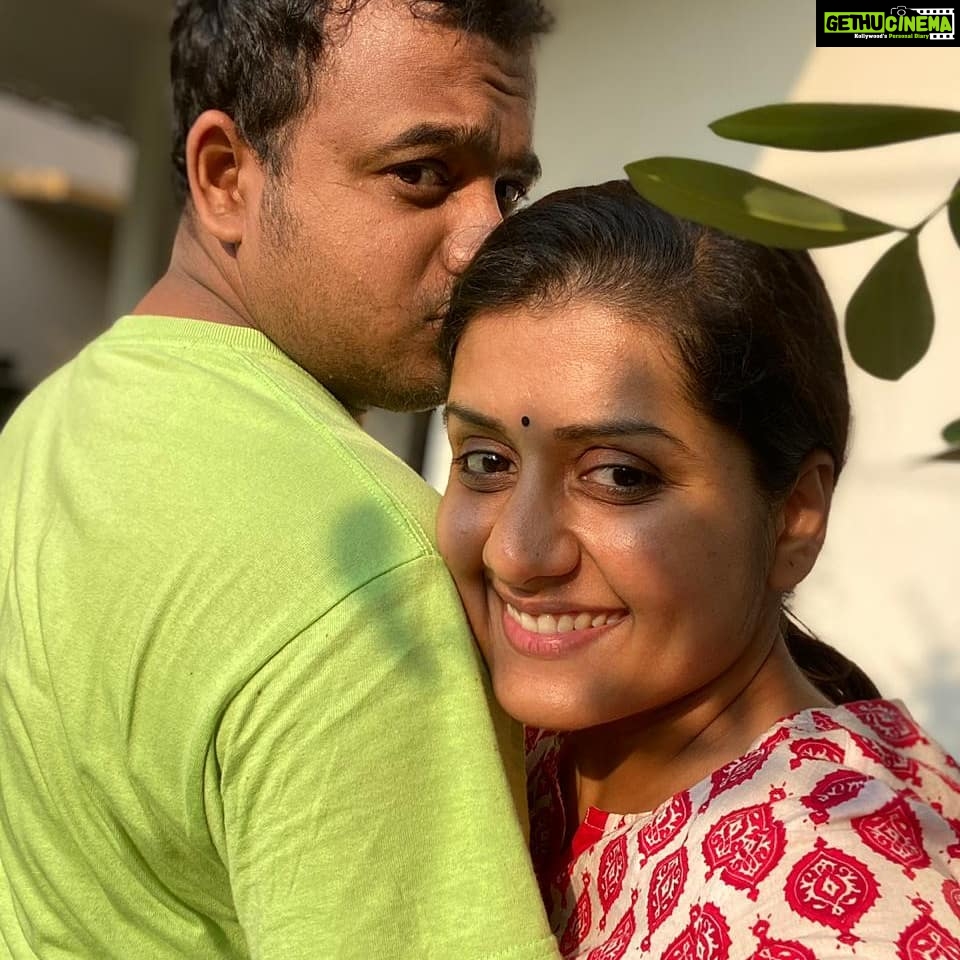 Sarayu Mohan Instagram - Lock down it is! The happy one and the fed up one🤣♥️ Stay home#