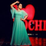 Sarayu Mohan Instagram - A drizzling cochin night is love always.... My happy place#cochin#shoot at night # Teaming up again with @jilappi and @meeramax_makeupartist... @colos_the_designing_couture thank u so much for this simple yet beautiful gown...