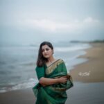 Sarayu Mohan Instagram - നിന്നിലേക്കുള്ള ഒരു കടൽ ദൂരം.....♥️ Click:@dy___bbuk Thank u buddy🥰 Accessories:@be_trendy_be_you_