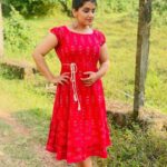 Sarayu Mohan Instagram – Perfect choice for a sunny day!
Cotton!
Handloom ikkat  cotton frock  dress with adjustable waist tie up.

Thank u @tejomaya_by_maanvi ❤️
Guys Check out this page for more 🥰 Chottanikkara, India