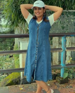 Sarayu Mohan Instagram - When in doubt wear denim!
#denim#casual clicks#