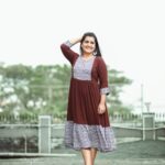 Sarayu Mohan Instagram - Gudmrng! Wearing simple kurthi from @vddesignz.in 🥰 Shot for @insta_glamoruz Clicked by @_story_telle__r