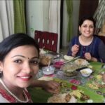 Sarayu Mohan Instagram – അവളെന്ത് വിചാരിക്കും എന്നൊന്നും ആലോചിക്കാൻ നിക്കാതെ ഒരു ചങ്ങായിയോട് മനസ്സിൽ തോന്നിയത് പറയാറുണ്ടെൽ അതിൽ ഏറ്റവും ആദ്യം ഇവളാണ്…. അല്ലെങ്കിലും ഇപ്പോ തോന്നിയാലും എന്ത് ചെയ്യാനാ… സഹിക്ക്യ തന്നെ… വണ്ടിയും എടുത്ത് ചിലപ്പോ നട്ടപാതിരാക്ക് ആലുവ വരെ പോകേണ്ടി വരും എന്നതും, ഞാൻ ഫ്ലാറ്റിന്റെ താഴെ ഉണ്ട്, നീ എവിടെയാ എന്നൊക്കെ ഇടയ്ക്ക് കേൾക്കേണ്ടി വരും എന്നതൊക്കെ ഒഴിച്ചാൽ വേറെ കുഴപ്പൊന്നുമില്ല…. പങ്കുവെച്ചും അറിഞ്ഞും പറഞ്ഞും പരിഭവിച്ചും അങ്ങനെ വീണ്ടും ഈ മിടുക്കത്തീടെ ജന്മദിനമായി…. ഒരുപാട് പാട്ടുകൾ പാടി, ഒരുപാട് സന്തോഷത്തോടെ എന്നും ഇരിക്കാൻ ഇടവരട്ടെ…. ജന്മദിനാശംസകൾ ജീനമ്മ….. Ummmmmmmmmmmmmmma😘
@jeenunazeer
