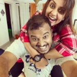 Sarayu Mohan Instagram – ഇതാണിപ്പോ ഓന്റെ അവസ്ഥ!
എന്നിട്ടും ഓന്റെ ആ ചിരി ഉണ്ടല്ലോ!
അതാണത്രേ പ്രണയം…. “കൈ കാൽ മുളയ്ത്ത കാറ്റാ നീ 
കൈയിൽ ഏന്തിയും കനക്കവില്ലയേ”
എന്നാണല്ലോ…
പ്രണയദിനാശംസകൾ സച്ചു ♥️