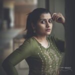 Sarayu Mohan Instagram - When Something shot on such a minimal time with no makeup nor preparation gives u this result @tonykvarghese...thank u buddy. ♥️ @tonykvarghese click and edit Grand Hyatt Kochi Bolgatty