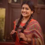 Sarayu Mohan Instagram - ഈ മുടി കെട്ടൽ ഒന്നൊന്നര നൊസ്റ്റുവാണ് 🥰 Pic @ Aji Muscat