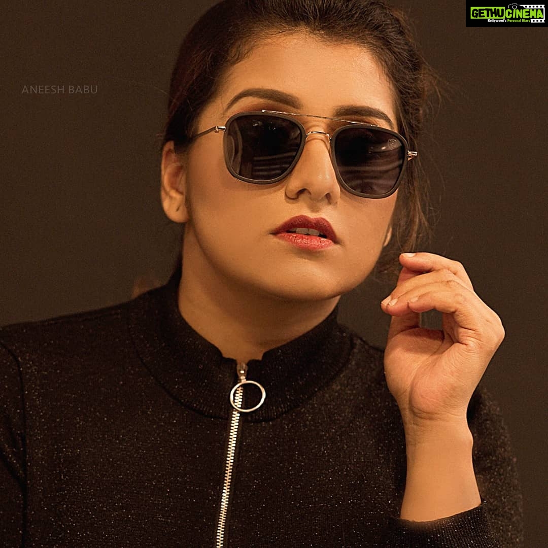 Sarayu Mohan Instagram - It was a total fun shoot Because i was with @meera_makeup_artist and we shot @meeramax_academy I didn't check stills properly that day but had a confidence on @aneesh_traveller And these stills says i was right... best results are sure when u r working with ur friends... All the best meeramma for @meeramax_academy