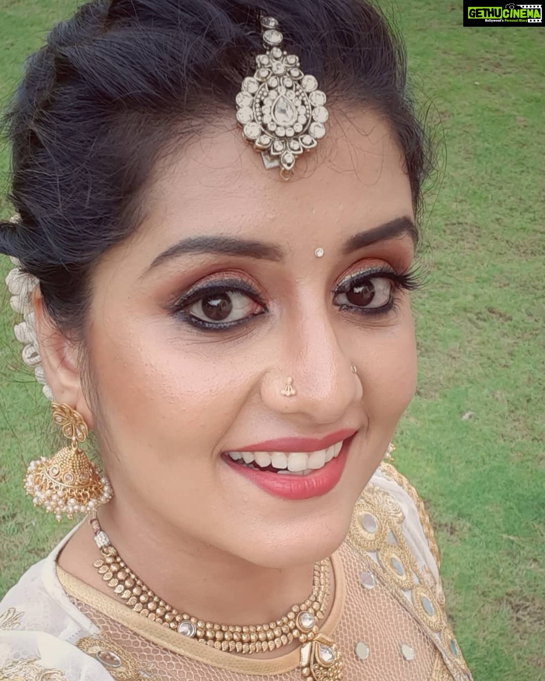 Sarayu Mohan Instagram - Dance day! Venue:hyatt cochin Make up:@meera_makeup_artist Choreography:@bijudhwanitarang Costumes:@vasudevan.arun Thanks to :@vishalkannan03