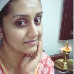 Sarayu Mohan Instagram - ഓട്ടപാച്ചിലിനിടയിൽ ഇങ്ങനെ ഒരു നല്ല സന്ധ്യ... തർക്കങ്ങളും തത്വങ്ങളും ഒന്നുമില്ല... സമാധാനവും മനസ്സ് നിറയുന്ന സന്തോഷവും മാത്രം....❤ Chottanikkara