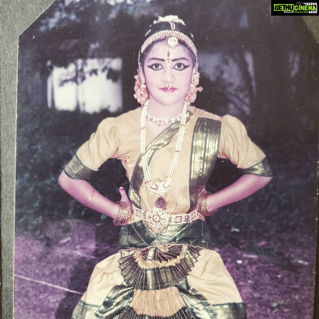 Sarayu Mohan Instagram - The new 10 year challenge impact.. Actual drastic change happened between 99 and 2009...first pic was taken on 1999 @ ekm town hall... sec one on 2007,plus two time...And the third one was in between kappal muthalali shoot(2009) and the last one @swargalaya international fest recently... #passion for dance remains Constant#