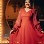 Sarayu Mohan Instagram – More red and lights, bcz it Xmas♥️
@_story_telle__r clicks
@_arya_jithins_makeover
@wool_gatheringdesign 🥰
Thanks to @kudilkochi Kudil Kochi