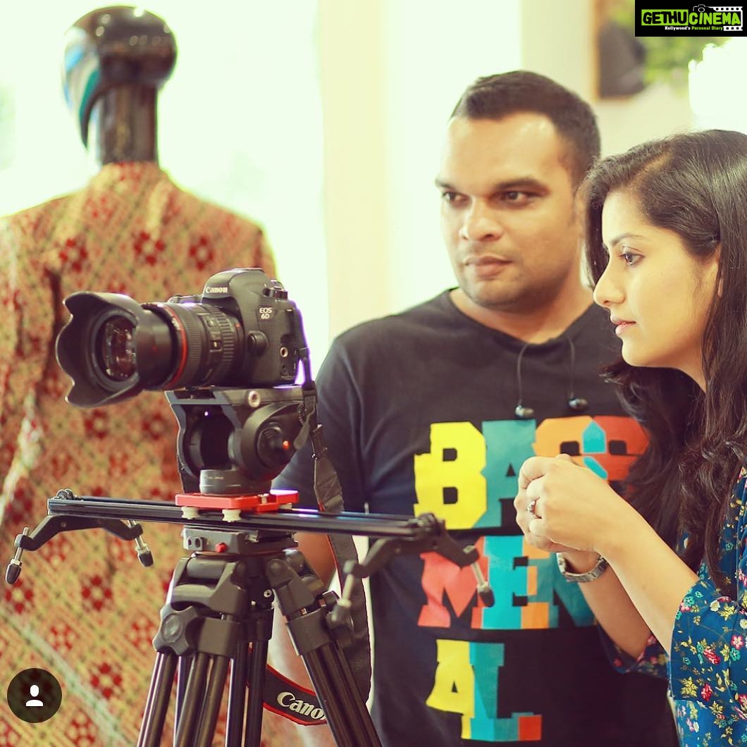 Sarayu Mohan Instagram - #behind cam#Sachet of Stories#Abhimon#lill happiness#