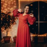 Sarayu Mohan Instagram - More red and lights, bcz it Xmas♥️ @_story_telle__r clicks @_arya_jithins_makeover @wool_gatheringdesign 🥰 Thanks to @kudilkochi Kudil Kochi