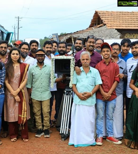 Satna Titus - 1K Likes - This Year-ending with my new beginning! My upcoming malayalam movie #partners 🎬
Thankyou @navcj1 for giving me the new beginning
Need all your prayers and love for this one 😍😇
#dhyansreenivasan #Kasargod #heroine #shootlife #smartpixmedia