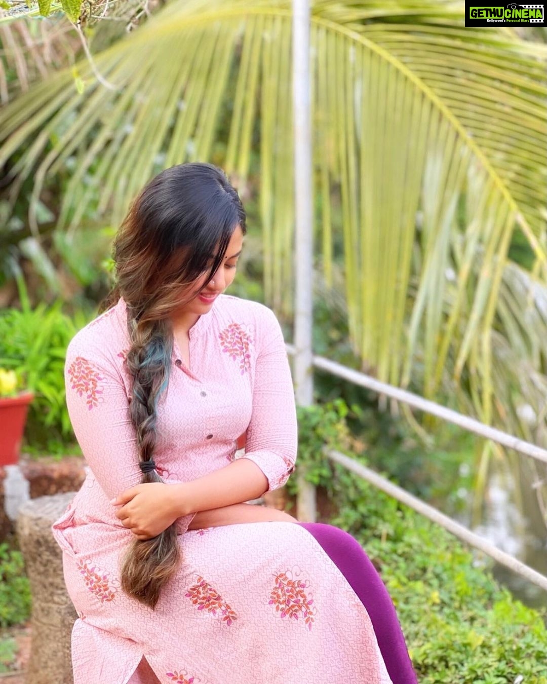 Shaalin Zoya Instagram - ഏതോ ജന്മകൽപനയിൽ.. 🍃