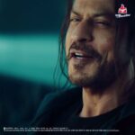 Shah Rukh Khan Instagram - Naam toh suna hoga meri jaan? Isko soft nahi kehtey, kehtey hai toofan. Thums Up. Soft Drink Nahin, Toofan.⚡ @thumsupofficial #Toofan #ThumsUpStrong