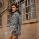 Shalini Pandey Instagram - Born with good jeans!