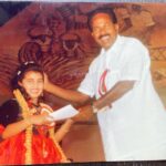 Shamlee Instagram - Blast from the past‼️Receiving the Karnataka State award from the former chief minister of Karnataka Mr. Veerappa Moily @veerappamoily #karnataka #karnatakachiefminister #stateaward #stateawardwinner #kannadafilm #kannadafilms #kannadamovies