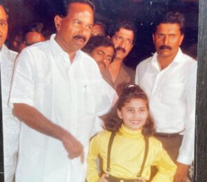 Shamlee Instagram - Blast from the past‼️Receiving the Karnataka State award from the former chief minister of Karnataka Mr. Veerappa Moily @veerappamoily #karnataka #karnatakachiefminister #stateaward #stateawardwinner  #kannadafilm #kannadafilms #kannadamovies