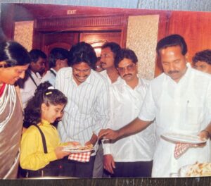 Shamlee Instagram - Blast from the past‼️Receiving the Karnataka State award from the former chief minister of Karnataka Mr. Veerappa Moily @veerappamoily #karnataka #karnatakachiefminister #stateaward #stateawardwinner  #kannadafilm #kannadafilms #kannadamovies