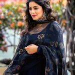 Shamna Kasim Instagram - Rise and Shine… Costume: @bhargavikunam Makeup & hair : @emraanartistry Jwellery: @petalsbyswathi Pics: @v_capturesphotography Personal staff: @bhanu.reshma.90 Don’t miss fun filled show #comedystarsdhamaka #maatv every Sunday at 12pm…. #lovemyjob ❤️