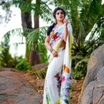 Shamna Kasim Instagram – Smile Breathe and go slowly……. 

Saree: @bhargavikunam 
Makeup & hair: @emraanartistry 
Pics: @v_capturesphotography 
Earrings: @petalsbyswathi 
#comedystars #maatv #lovemyjob #lovemyself ❤️