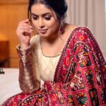 Shamna Kasim Instagram – Styled by @officialanahita
Outfit: @sindhureddyofficial
Earr: @kushalsfashionjewellery
Makeup&hair: @danam_mua
Pics: @68focus_photography
Personal staff: @bhanu.reshma.90